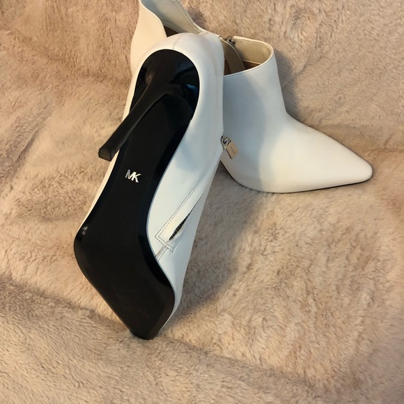 Michael Kors stiletto booties - Picture 5 of 6